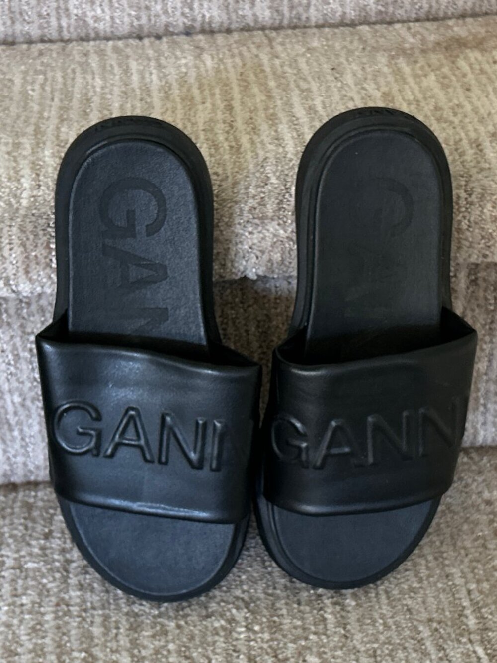 GANNI ~ LOGO EMBOSSED FAUX LEATHER SLIDES ~ BLACK ~ 37 ~ sz. 7
